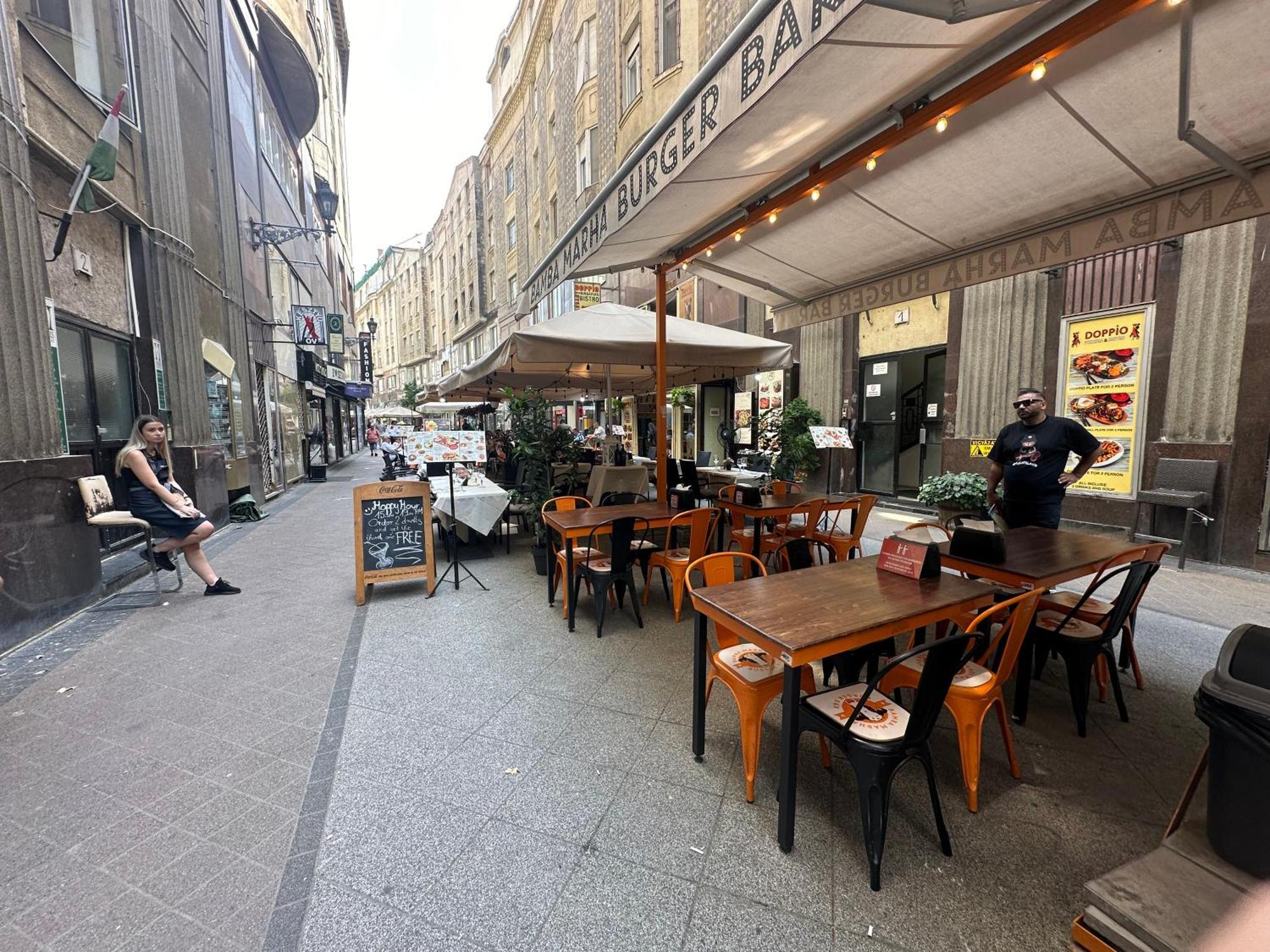 Bright Apartment In The Most Beautiful Street Of Budapest Vaci Street, Fashion Street Esterno foto