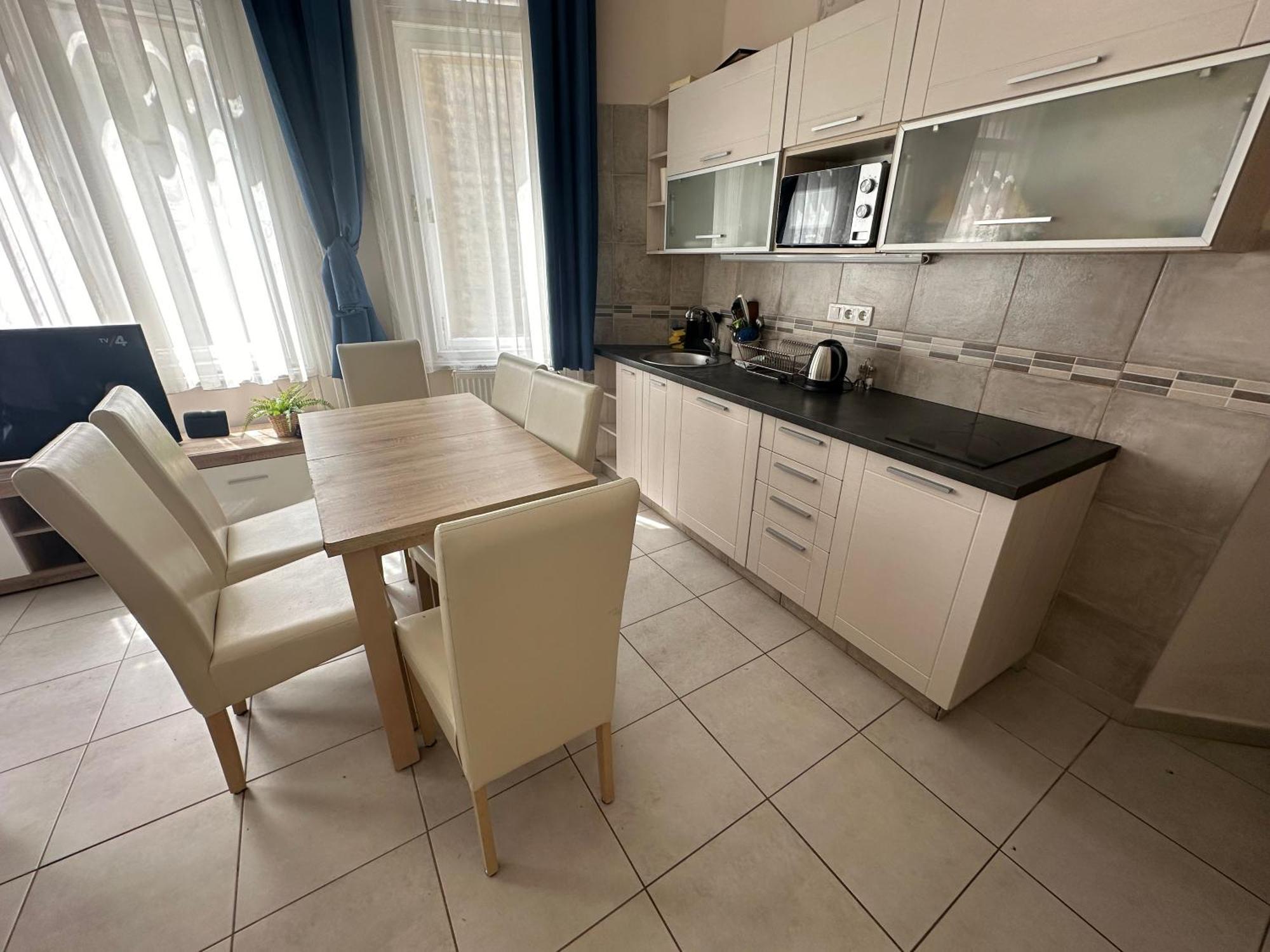 Bright Apartment In The Most Beautiful Street Of Budapest Vaci Street, Fashion Street Esterno foto